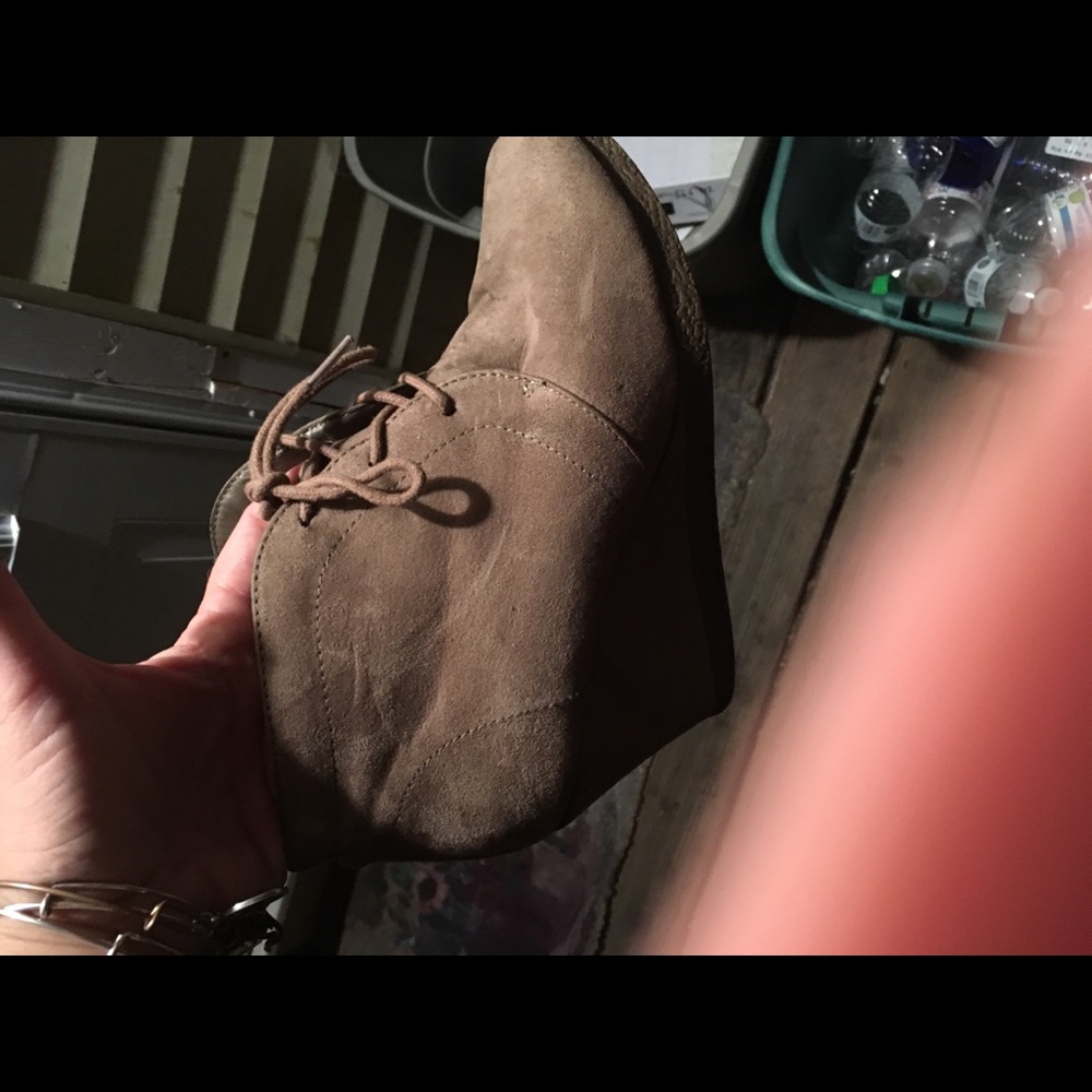 Shoes - Picture 4 of 4